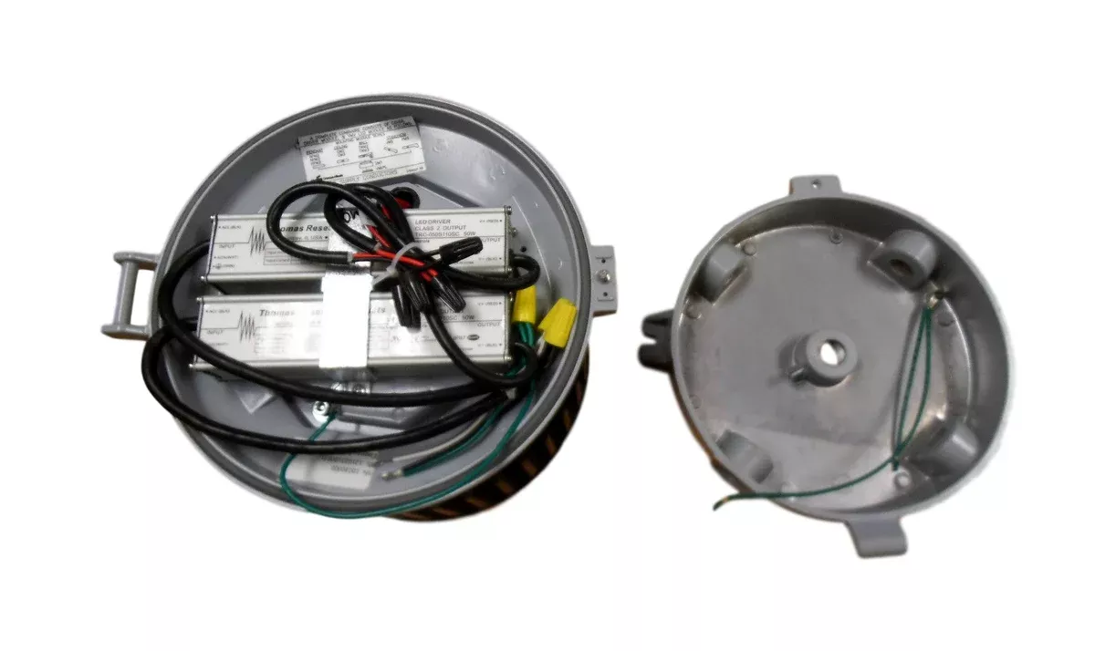 Crouse-Hinds VMV7L2CDM2/UNV1 Light Source Luminaire Champ Series